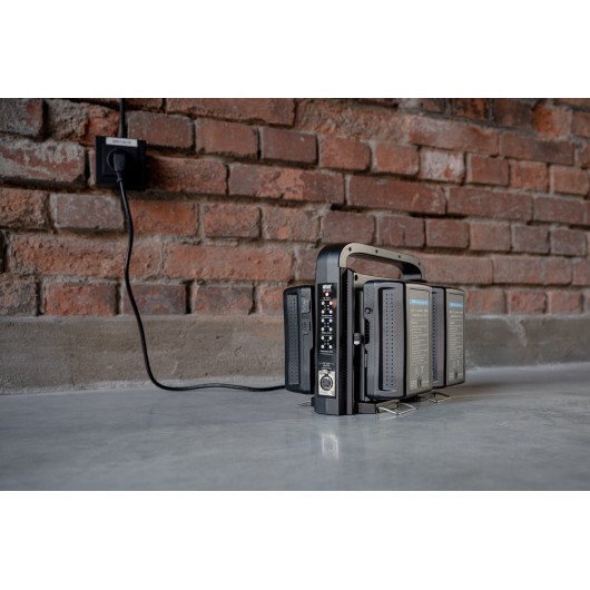 Ładowarka czterokanałowa Newell BP-4CH do akumulatorów V-mount