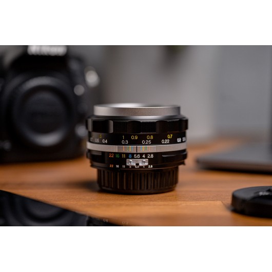 Obiektyw Voigtlander Color Skopar SL IIs 28 mm f/2,8 do Nikon F - srebrny