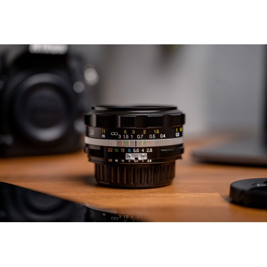 Obiektyw Voigtlander Color Skopar SL IIs 28 mm f/2,8 do Nikon F - czarny