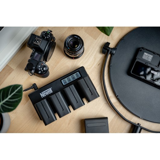 Ładowarka czterokanałowa Newell DF-4CH do akumulatorów NP-F do Sony