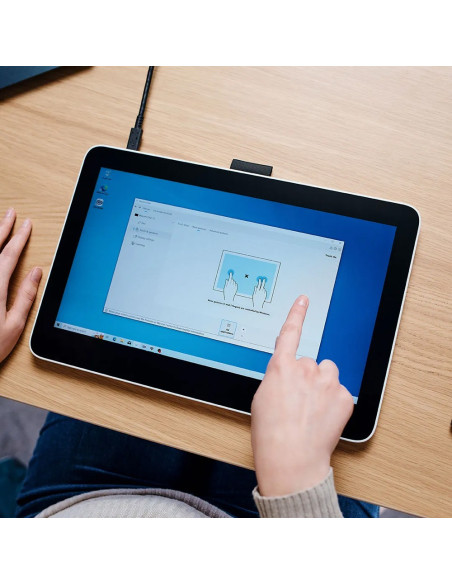 Wacom One 13- tablet z ekranem dotykowym 13,3" Full  HD, piórko Wacom One Pen z 4096 poziomami nacisku (2023)