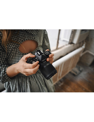 Nikon Z f + Nikkor Z 40 mm f/2 (SE) aparat...