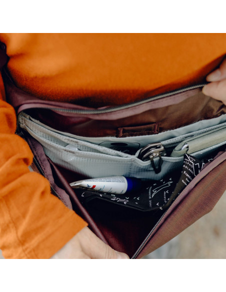 Peak Design Outdoor Sling 2L torba ciemny fiolet.