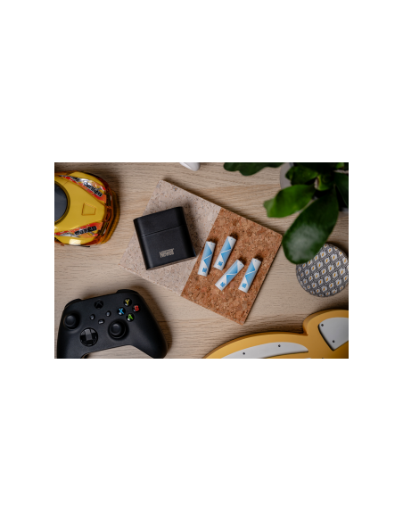 Ładowarka 4-kanałowa Newell do akumulatorów Li-ion + 4 akumulatory Li-ion AA 2200 mAh