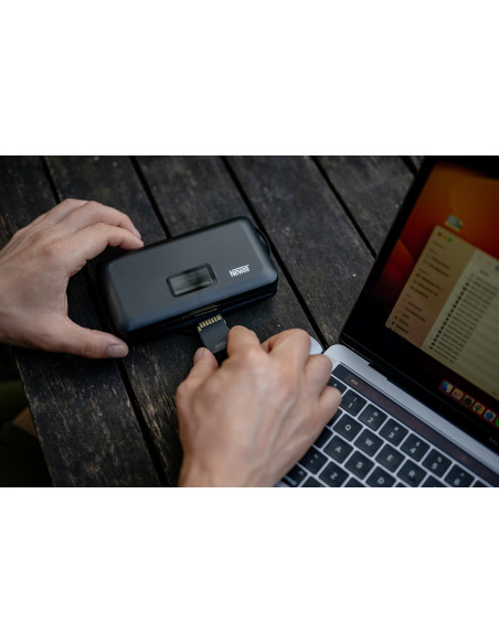 Ładowarka dwukanałowa Newell LCD z funkcją power banku i czytnikiem kart SD do akumulatorów NP-W126