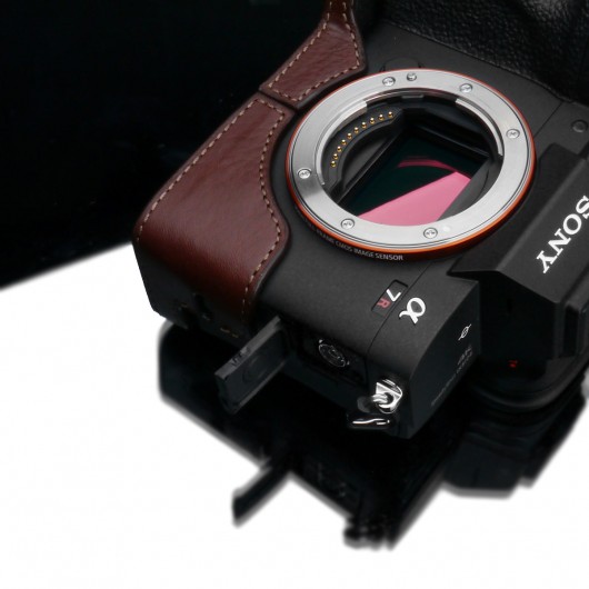 GARIZ XS-CHA7RM4BR half case do Sony A7R M4 (IV) - brązowy