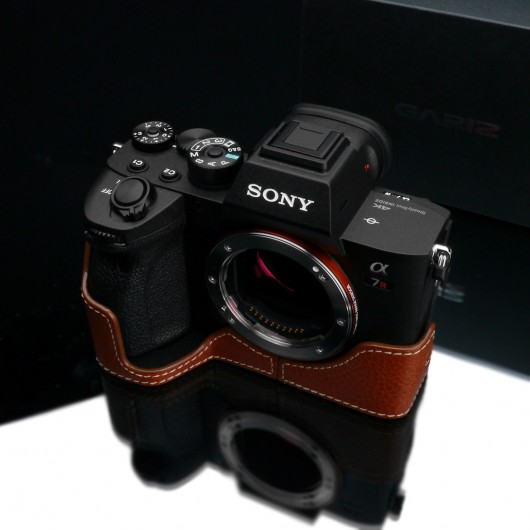 GARIZ XS-CHA7RM4CM half case do Sony A7R M4 (IV) - jasno-brązowy