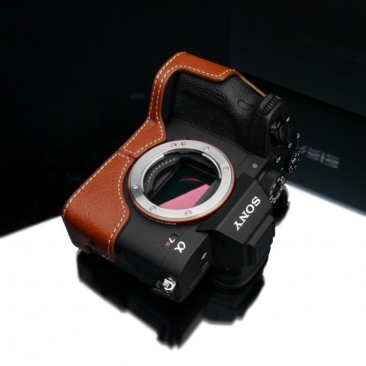 GARIZ XS-CHA7RM4CM half case do Sony A7R M4 (IV) - jasno-brązowy