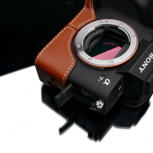 GARIZ XS-CHA7RM4CM half case do Sony A7R M4 (IV) - jasno-brązowy