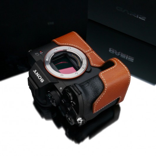 GARIZ XS-CHA7RM4CM half case do Sony A7R M4 (IV) - jasno-brązowy