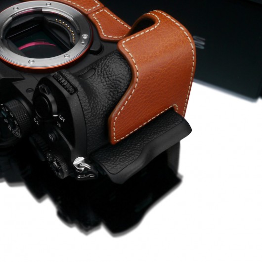 GARIZ XS-CHA7RM4CM half case do Sony A7R M4 (IV) - jasno-brązowy