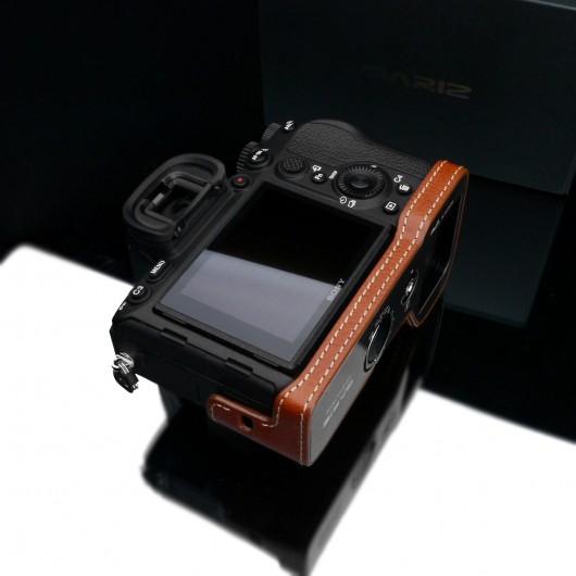 GARIZ XS-CHA7RM4CM half case do Sony A7R M4 (IV) - jasno-brązowy