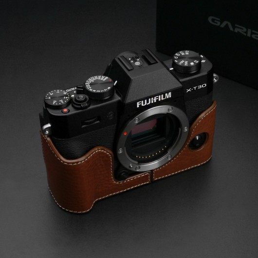 GARIZ XS-CHXT30BK half case do Fujifilm X-T30 - jasno brązowy