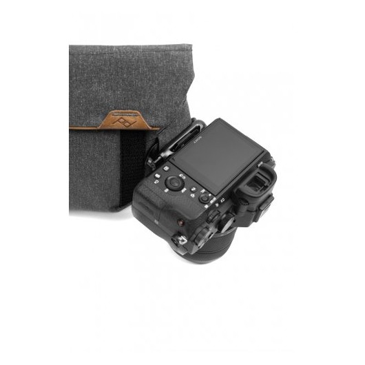 Peak Design Field Pouch Charcoal v2 - Grafitowy, z paskiem