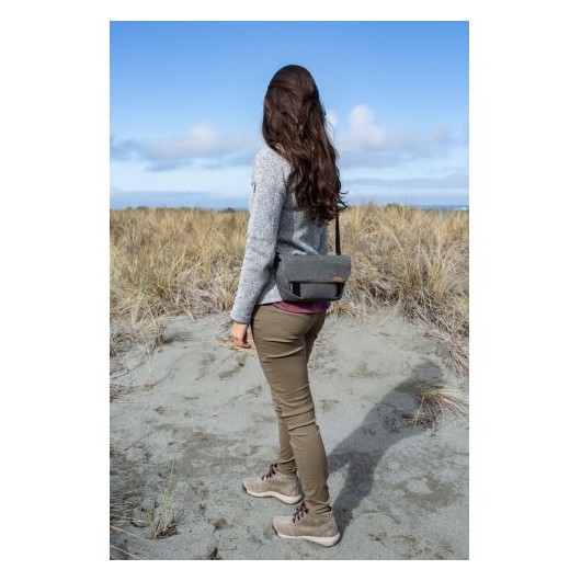 Peak Design Field Pouch Charcoal v2 - Grafitowy, z paskiem